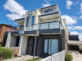 Rosie Townhouse in prime location close to CBD